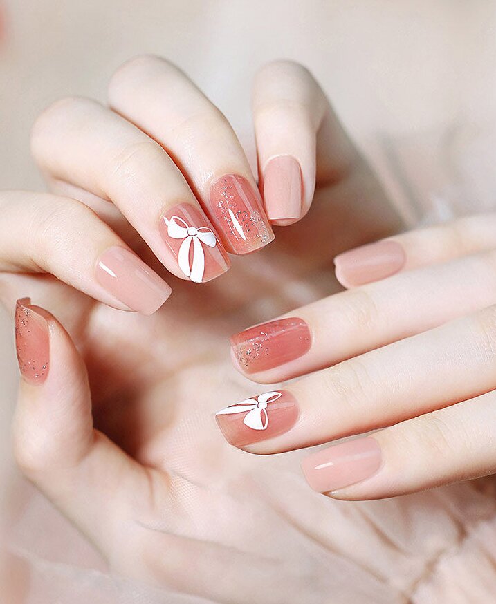 Manicure nude curata presso IKI NAIL